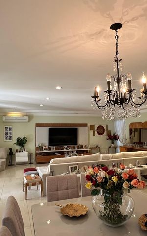 Casa à venda com 508m², 4 quartos e 5 vagas Casa à venda com 508m², 4 quartos e 5 vagasSala