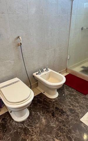 Casa à venda com 508m², 4 quartos e 5 vagas Casa à venda com 508m², 4 quartos e 5 vagasBanheiro da Suíte 1