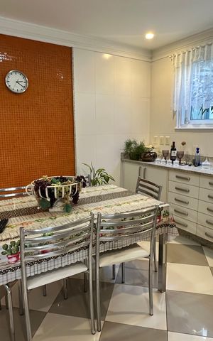 Casa à venda com 508m², 4 quartos e 5 vagas Casa à venda com 508m², 4 quartos e 5 vagasCozinha