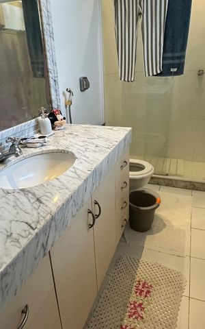 Casa à venda com 508m², 4 quartos e 5 vagas Casa à venda com 508m², 4 quartos e 5 vagasBanheiro de Serviço