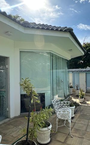 Casa à venda com 508m², 4 quartos e 5 vagas Casa à venda com 508m², 4 quartos e 5 vagasÁrea Externa