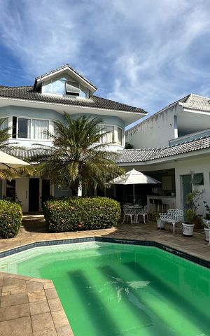 Casa à venda com 508m², 4 quartos e 5 vagas Casa à venda com 508m², 4 quartos e 5 vagasÁrea Externa