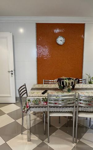 Casa à venda com 508m², 4 quartos e 5 vagas Casa à venda com 508m², 4 quartos e 5 vagasCozinha