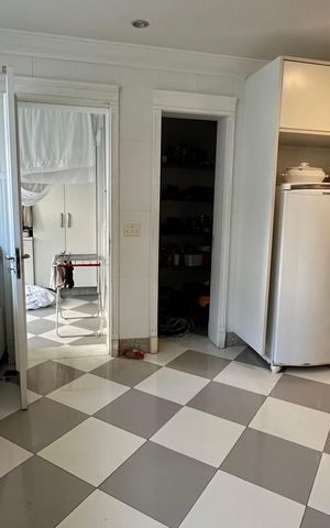 Casa à venda com 508m², 4 quartos e 5 vagas Casa à venda com 508m², 4 quartos e 5 vagasCozinha
