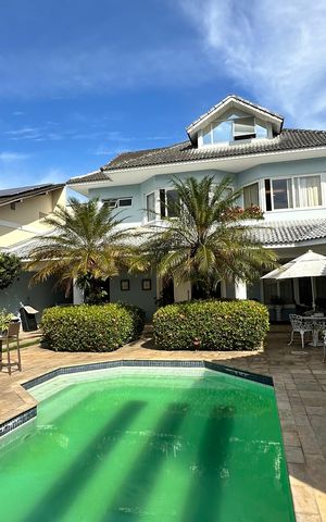 Casa à venda com 508m², 4 quartos e 5 vagas Casa à venda com 508m², 4 quartos e 5 vagasÁrea Externa