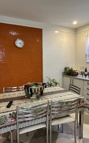 Casa à venda com 508m², 4 quartos e 5 vagas Casa à venda com 508m², 4 quartos e 5 vagasCozinha