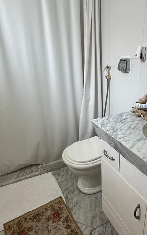 Casa à venda com 508m², 4 quartos e 5 vagas Casa à venda com 508m², 4 quartos e 5 vagasBanheiro da Suíte 2