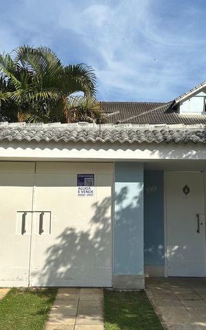 Casa à venda com 508m², 4 quartos e 5 vagas Casa à venda com 508m², 4 quartos e 5 vagasFachada