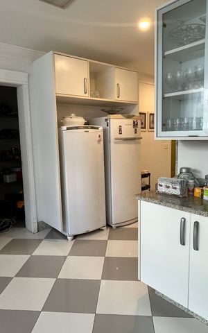 Casa à venda com 508m², 4 quartos e 5 vagas Casa à venda com 508m², 4 quartos e 5 vagasCozinha