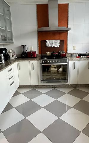 Casa à venda com 508m², 4 quartos e 5 vagas Casa à venda com 508m², 4 quartos e 5 vagasCozinha