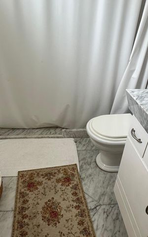 Casa à venda com 508m², 4 quartos e 5 vagas Casa à venda com 508m², 4 quartos e 5 vagasBanheiro da Suíte 2