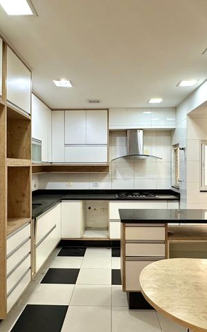 Apartamento à venda com 206m², 4 quartos e 1 vaga Apartamento à venda com 206m², 4 quartos e 1 vagaCozinha