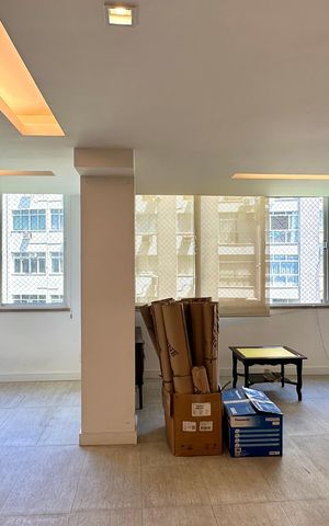 Apartamento à venda com 206m², 4 quartos e 1 vaga Apartamento à venda com 206m², 4 quartos e 1 vagaSala