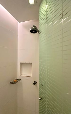 Apartamento à venda com 206m², 4 quartos e 1 vaga Apartamento à venda com 206m², 4 quartos e 1 vagaBanheiro 2
