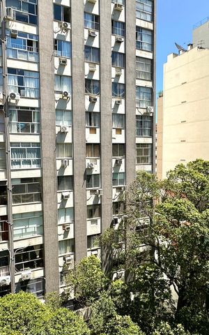 Apartamento à venda com 206m², 4 quartos e 1 vaga Apartamento à venda com 206m², 4 quartos e 1 vagaSala