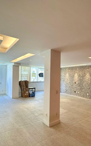 Apartamento à venda com 206m², 4 quartos e 1 vaga Apartamento à venda com 206m², 4 quartos e 1 vagaSala