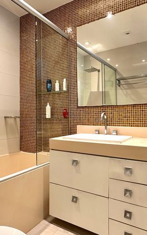 Apartamento à venda com 206m², 4 quartos e 1 vaga Apartamento à venda com 206m², 4 quartos e 1 vagaBanheiro da Suíte 1