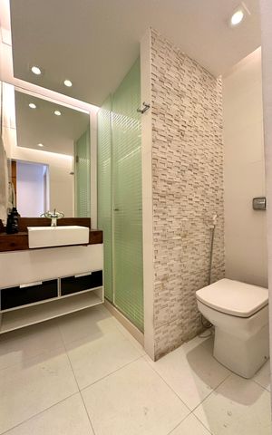 Apartamento à venda com 206m², 4 quartos e 1 vaga Apartamento à venda com 206m², 4 quartos e 1 vagaBanheiro 2