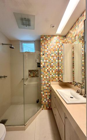 Apartamento à venda com 206m², 4 quartos e 1 vaga Apartamento à venda com 206m², 4 quartos e 1 vagaBanheiro