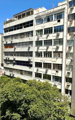 Apartamento à venda com 206m², 4 quartos e 1 vaga Apartamento à venda com 206m², 4 quartos e 1 vagaSala