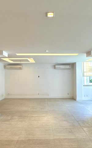Apartamento à venda com 206m², 4 quartos e 1 vaga Apartamento à venda com 206m², 4 quartos e 1 vagaSala