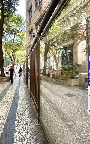 Apartamento à venda com 206m², 4 quartos e 1 vaga Apartamento à venda com 206m², 4 quartos e 1 vagaPlaquinha