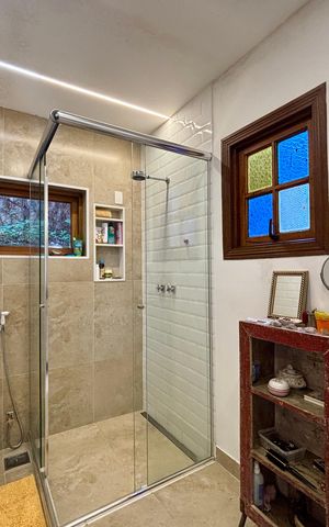 Casa à venda com 246m², 4 quartos e 3 vagasBanheiro 2
