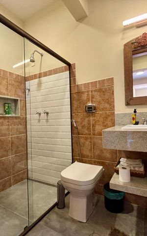 Casa à venda com 246m², 4 quartos e 3 vagasBanheiro 1