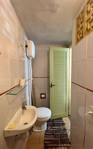 Casa à venda com 246m², 4 quartos e 3 vagasBanheiro de Serviço