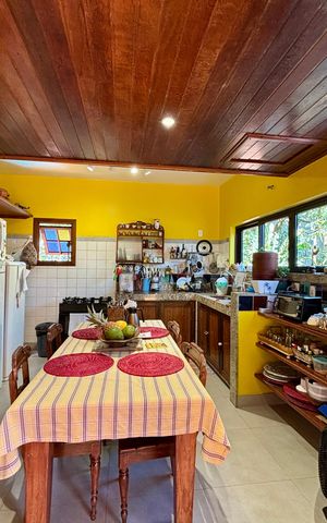 Casa à venda com 246m², 4 quartos e 3 vagasCozinha