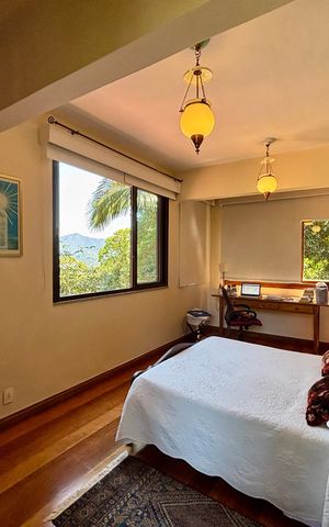 Casa à venda com 246m², 4 quartos e 3 vagasSuíte