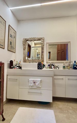 Casa à venda com 246m², 4 quartos e 3 vagasBanheiro 2