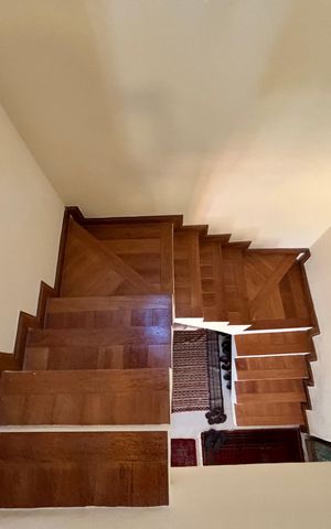 Casa à venda com 246m², 4 quartos e 3 vagasEscada