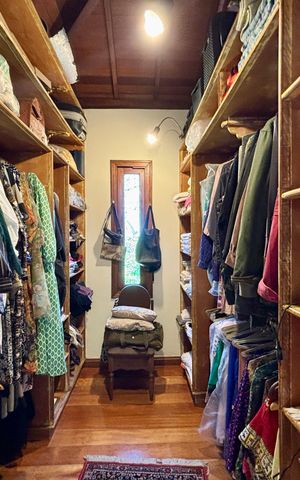 Casa à venda com 246m², 4 quartos e 3 vagasCloset da suíte