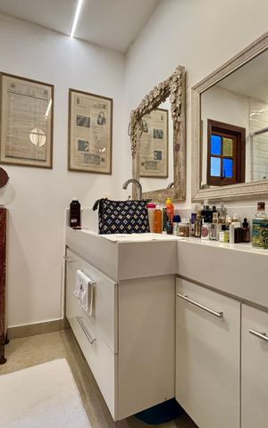 Casa à venda com 246m², 4 quartos e 3 vagasBanheiro 2