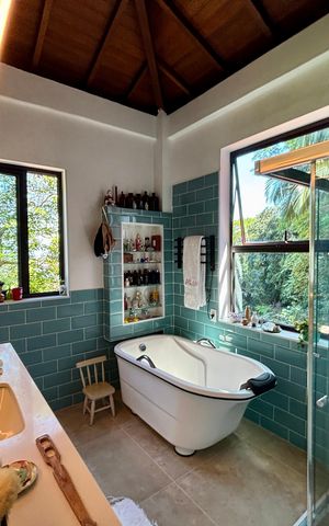 Casa à venda com 246m², 4 quartos e 3 vagasBanheiro da Suíte
