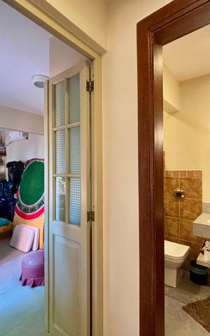 Casa à venda com 246m², 4 quartos e 3 vagasBanheiro 1