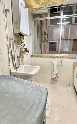 Apartamento à venda com 230m², 4 quartos e 2 vagas Apartamento à venda com 230m², 4 quartos e 2 vagasÁrea de Serviço