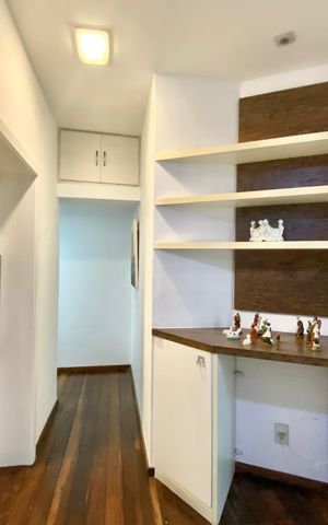 Apartamento à venda com 230m², 4 quartos e 2 vagas Apartamento à venda com 230m², 4 quartos e 2 vagasCorredor