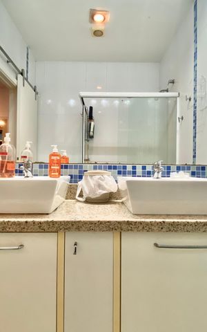 Apartamento à venda com 230m², 4 quartos e 2 vagas Apartamento à venda com 230m², 4 quartos e 2 vagasBanheiro social