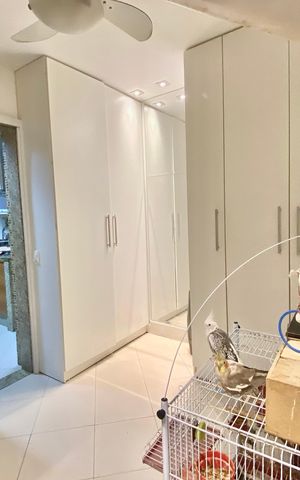 Apartamento à venda com 230m², 4 quartos e 2 vagas Apartamento à venda com 230m², 4 quartos e 2 vagasQuarto de Serviço