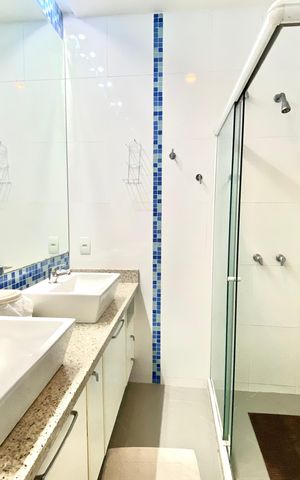 Apartamento à venda com 230m², 4 quartos e 2 vagas Apartamento à venda com 230m², 4 quartos e 2 vagasBanheiro social