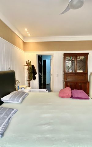 Apartamento à venda com 230m², 4 quartos e 2 vagas Apartamento à venda com 230m², 4 quartos e 2 vagasSuíte 3