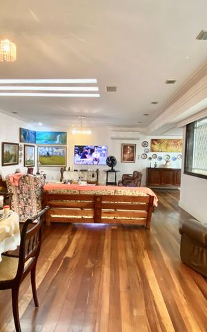 Apartamento à venda com 230m², 4 quartos e 2 vagas Apartamento à venda com 230m², 4 quartos e 2 vagasSala