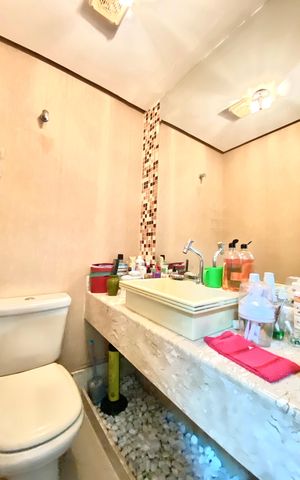 Apartamento à venda com 230m², 4 quartos e 2 vagas Apartamento à venda com 230m², 4 quartos e 2 vagasLavabo da sala