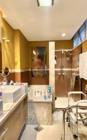Apartamento à venda com 230m², 4 quartos e 2 vagas Apartamento à venda com 230m², 4 quartos e 2 vagasBanheiro da Suíte 3