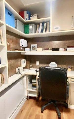 Apartamento à venda com 230m², 4 quartos e 2 vagas Apartamento à venda com 230m², 4 quartos e 2 vagasEscritorio