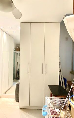 Apartamento à venda com 230m², 4 quartos e 2 vagas Apartamento à venda com 230m², 4 quartos e 2 vagasQuarto de Serviço