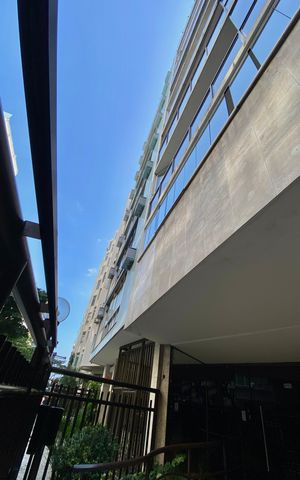 Apartamento à venda com 230m², 4 quartos e 2 vagas Apartamento à venda com 230m², 4 quartos e 2 vagasFachada