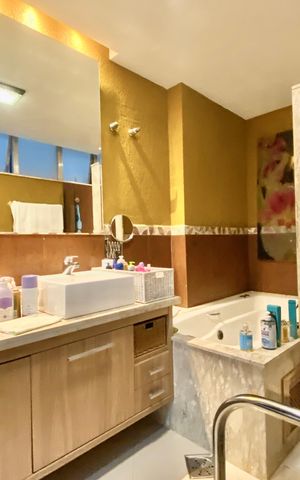 Apartamento à venda com 230m², 4 quartos e 2 vagas Apartamento à venda com 230m², 4 quartos e 2 vagasBaBanheiro da Suíte 3